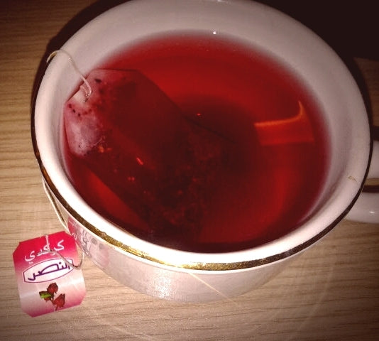 Thé d'hibiscus coloré — les secrets insolites des infusions